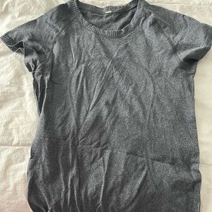 Lululemon size 6 gray swiftly tech short sleeve